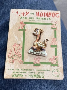 Vintage 1947 HAPPY THE HUMBUG PIN Giraffe Turtle Monkey Comic Strip Brooch +CARD - Imagen 1 de 7