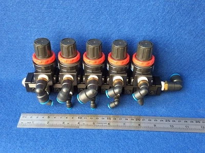 Koganei R300M5AS3-28W Regulador MR303-03-28W 0.05-0.25MPa Lote de 5. Foto 1 de 4