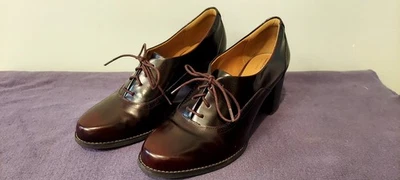 Clarks Artesanal Tarah Victoria Borgoña Charol Bloque Tacón Zapatos Oxford Foto 1 de 4