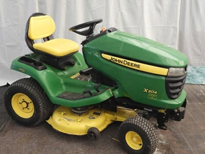 John Deere X304 Ride On Mower 4W steer - Picture 1 of 10