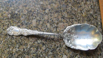 *Cuchara para servir bayas festoneadas Rialto Holmes & Edwards plato de plata Foto 1 de 2