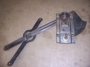 1977-1987 Chevrolet GMC truck door window regulator crank mechanism PASSENGER - Picture 1 of 2