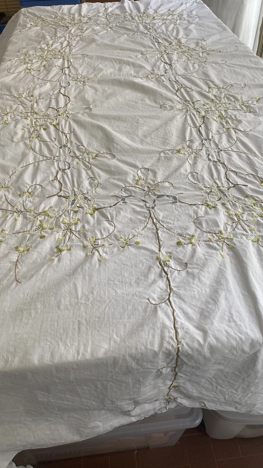 nappe brodée main de fleurs  2.40 m X 1.60 m/634665A1 - Photo 1/4