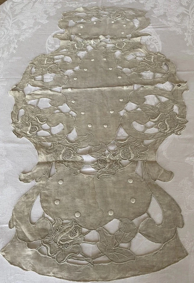 Linge ancien Immense Chemin de table Napperon  brodé 1m33 - Photo 1/4