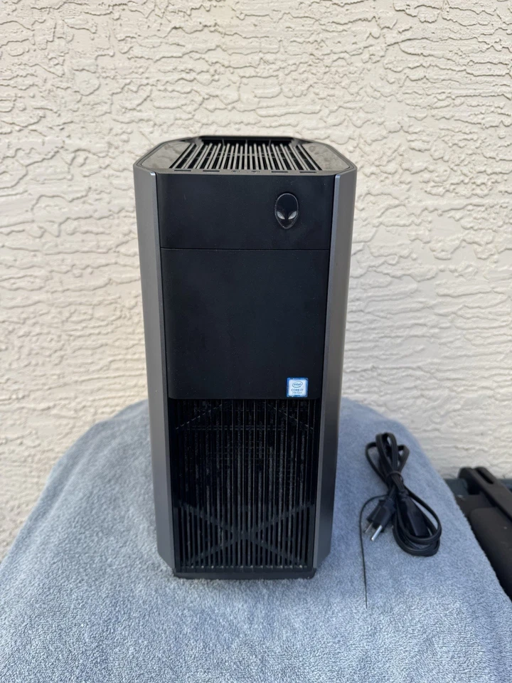 Alienware Aurora R6 i7 Gaming PC NVIDIA GTX 1070 8GB 16GB RAM 512GB SSD 2TB HDD - Image 1 of 4