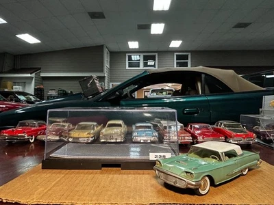 Vintage AMT 1959 Ford Thunderbird Dealer Promo Model Car 1:25 Scale W/ Case - Image 1 of 4