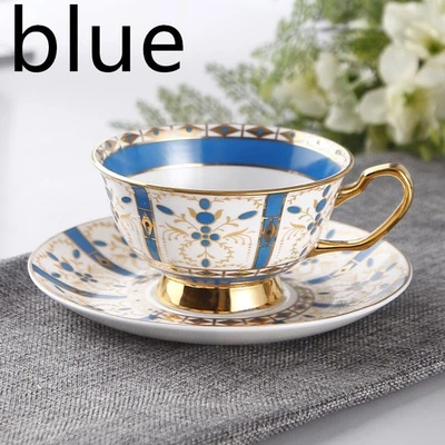 Juego de tazas de café europeas pequeñas de lujo juego de té de porcelana de hueso taza de té de cerámica flor Foto 1 de 4