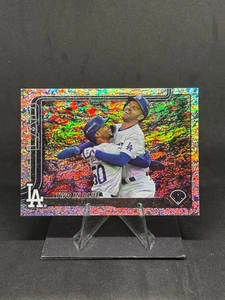 Two In Blue - Betts & Freeman 2025 Topps Series 2 Holo Foil #631 Dodgers - Bild 1 von 2