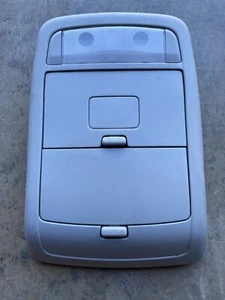 03 04 05 06 2003 SUZUKI XL7 GRAND VITARA DOME LIGHT OVERHEAD CONSOLE GRAY - Picture 1 of 4