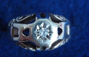 Anillo victoriano de oro de 9 quilates con diamantes - Imagen 1 de 8