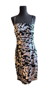 Damen White House Schwarzmarkt KLEID trägerlos Spaghettiträger Blumen Plissee 6 - Bild 1 von 10