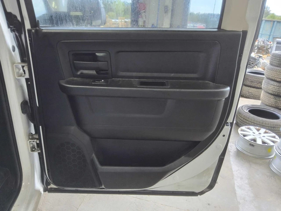 Dodge Ram 1500 2015 Door Trim Panel Rear 665423 - Imagem 1 de 1