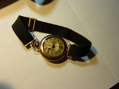 КРАСИВЫЙ-1900-Х-10-JEWEL-ЗОЛОТОЙ ЗАПОЛНЕНИЯ РАБОТАЕТ ЖЕНЩИНЫ ШВЕЙЦАРСКИЕ НАРУЧНЫЕ ЧАСЫ - Изображение 1 из 4