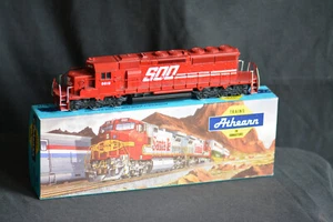 Athearn 4417 SD40-2 SOO Line Red #6619 HO gauge MINT - Picture 1 of 7