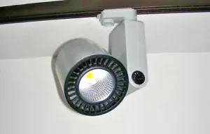 Nagelneuer Profi LED 3-Phasen Strahler Blicklicht 25W Warmweiß 3000K 2588lm 41° - Bild 1 von 6