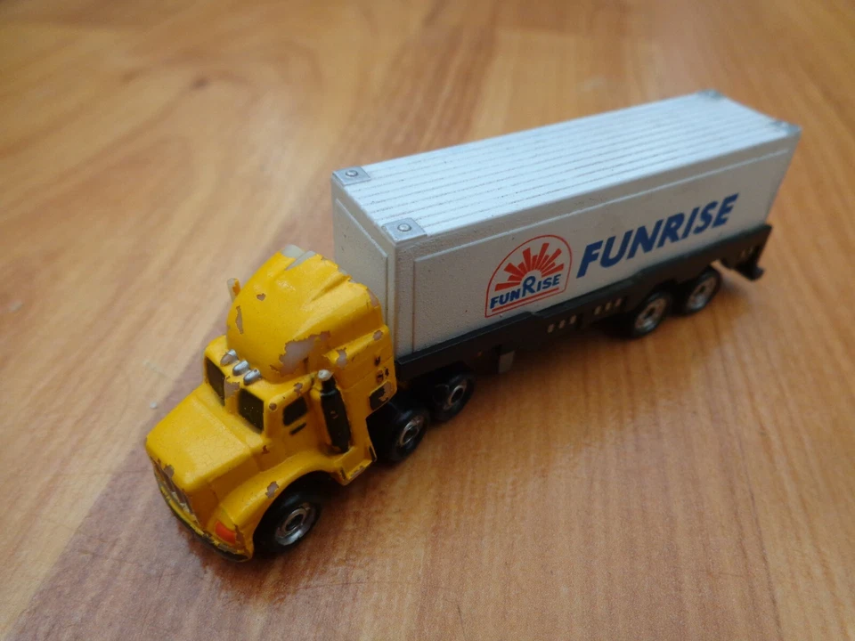 VINTAGE Funrise Gelb Und Weiß Gelenkter LKW Galoob Micro Machines #2 - Bild 1 von 1