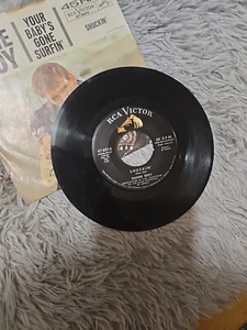 45 + BILD - DUANE EDDY - "YOUR BABY'S GONE SURFIN" / "SHUCKIN" - RCA VICTOR - NM VINYL - Bild 1 von 6