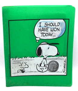 Vintage Peanuts Snoopy 3 anelli cartella notebook plastica verde tennis vinto - Foto 1 di 4