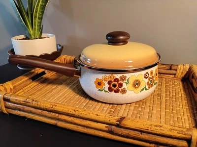 Vintage 70s Harvest Blossom Porcelain Enamel Cookware 2.5 Quart Pan - Image 1 of 4