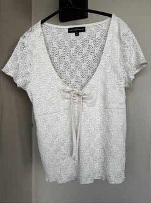 Top crema de encaje recortado cuello redondo manga corta casi famoso para jóvenes XL Foto 1 de 4