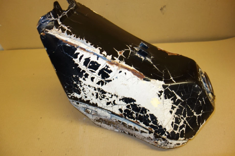 YAMAHA DT125 DT200 DT 3ET 2YY 3BN fuel tank petrol reservoir gas DAMAGED - Image 1 of 4