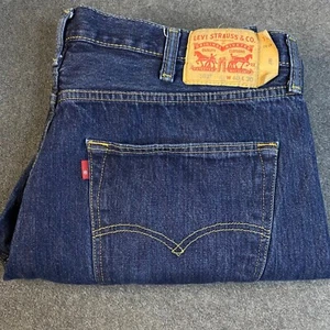 Levi's 501 Jeans Herren Knopfleiste dunkle Waschung unbedruckt rotes Etikett gerades Bein 40/30 gebraucht, in einwandfreiem Zustand - Bild 1 von 12