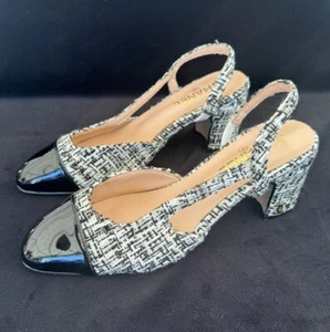 Chanel Tweed Patent Cap Toe Interlocking CC Slingback Pumps - Foto 1 di 15