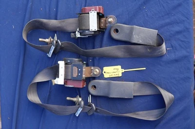 Ford Mustang 1999-2004 cupé cinturón de seguridad delantero retractores diestro derecho fabricante original (necesita limpieza Foto 1 de 4