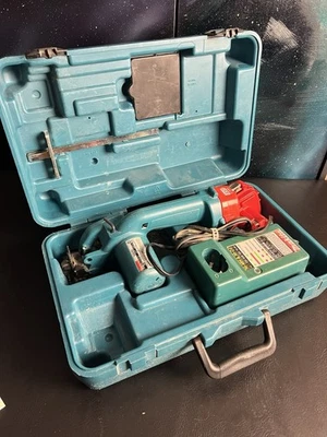 Makita 5093D Mini Circular Saw Electric With 2 Batteries, Charger, Case, Blades - Image 1 of 4