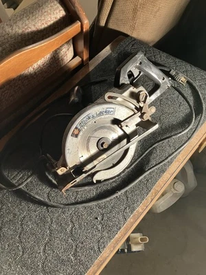 Black & Decker 7 1/4 Inch Worm Drive Saw ￼ - Image 1 of 4