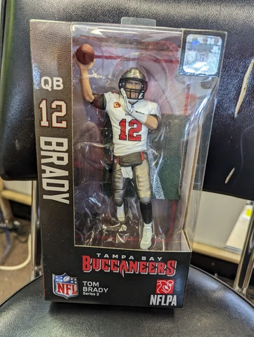 TOM BRADY Tampa Bay Buccaneers - Imports Dragon NFL Series 3 Figure Cover
