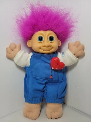 De colección Russ Troll Kidz 12" Pelo Púrpura Ojos Azules Cuerpo Suave Azul Pantalones Cortos Camisa Blanca Foto 1 de 4