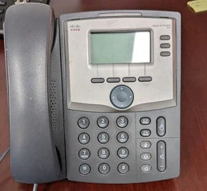 Cisco SPA303 3 Line IP Phone with Display Black with Power Adapter - Picture 1 of 1