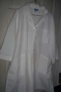 NWOT WOMAN'S WHITE CREST BRAND LONG SLEEVE BUTTON DOWN LAB COAT SIZE L