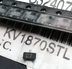 RF Varicap Diodo Varactor TOKO KV1870S (x20) doppio diodo C1v/C4,5v = 5,2 SOT-23 SMT - Foto 1 di 3