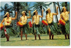 Postal vintage cromada de bailarines de hula bailarines hawaianos palmeras años 50 - Imagen 1 de 2