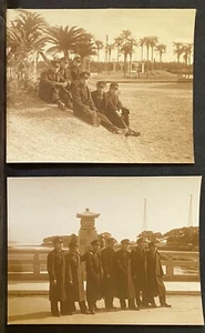 Dos fotos originales japonesas de la Segunda Guerra Mundial del mismo grupo de soldados en uniforme con abrigos - Imagen 1 de 4