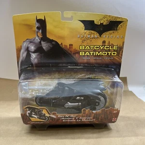Vehículo Batimoto Batman Begins Batcycle Rev N’ Go de Mattel H2853 - Imagen 1 de 12