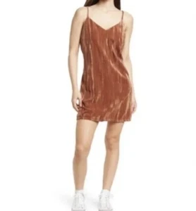 Elodie Golden Rust Color V-Neck Crushed Velvet Cami Dress in Size X-Small-NWOT - Picture 1 of 7