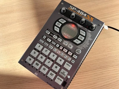 Roland SP-404 SX | Linear Wave Sampler + OVP / Original Zubehör / SD Karten - Bild 1 von 4