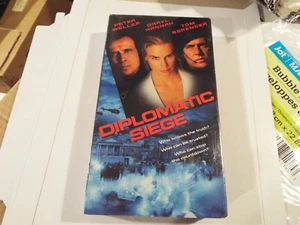 Diplomatic Siege (VHS, 1999) Peter Weller/Darryl Hannah/Tom Berenger/Trimark HTF - Picture 1 of 2