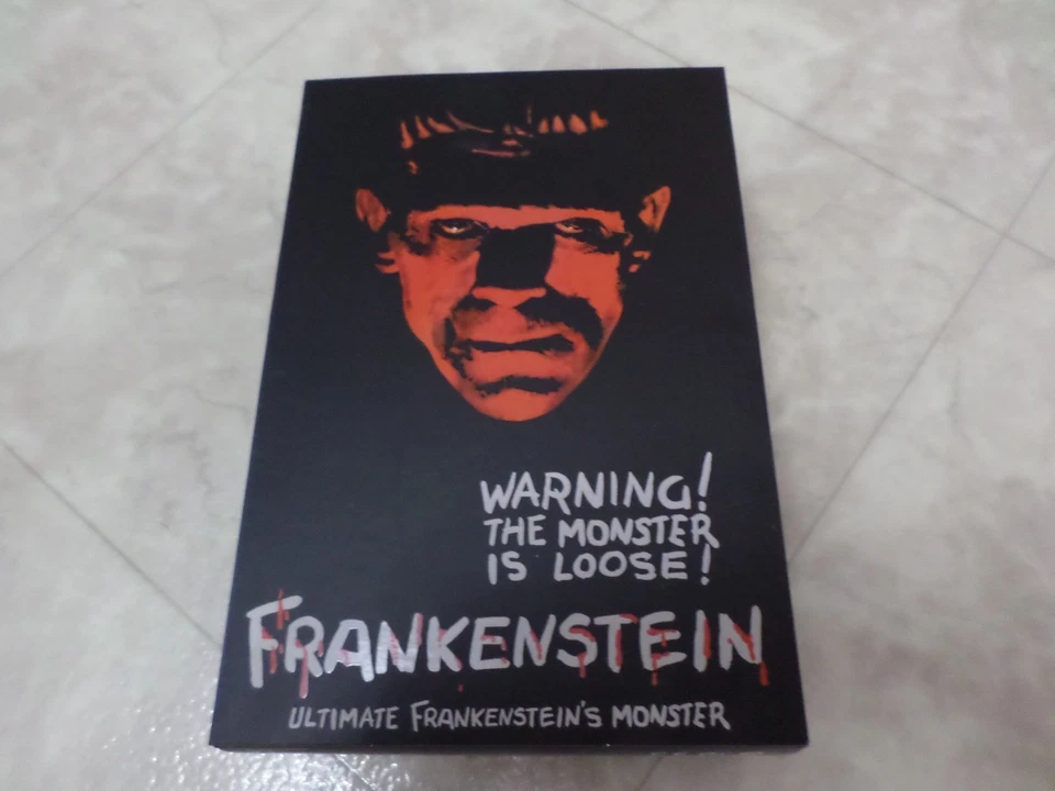NECA Universal Monsters - Ultimate Frankenstein's Monster (Blanco y Negro) 7" Foto 1 de 4