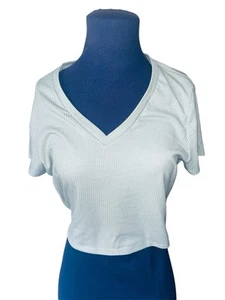No Boundaries Juniors Cropped V Neck Top Size Large - Picture 1 of 4