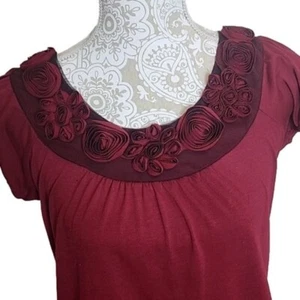 Agenda petite red cap sleeve top with neckline floral embellishments, PL - Picture 1 of 6