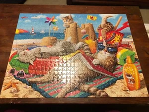 Buffalo Games 750-teiliges Puzzle KATZEN BEACHCOMBERS Tabby Katzenfamilie am Strand - Bild 1 von 3