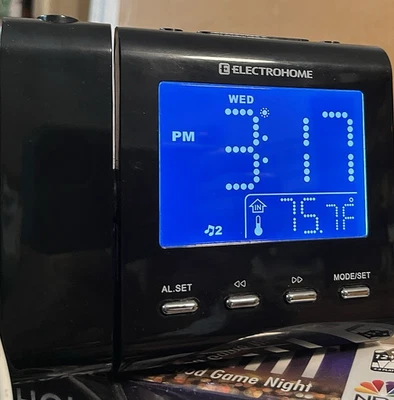 Electrohome Clock Radio EAAC600 w/Projection Auto Set Battery Backup Dual Alarm - Image 1 of 4