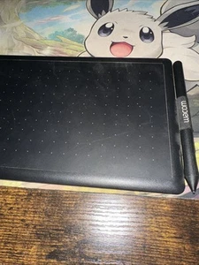 Wacom One by Wacom Creative Graphics Table wioth Pen, Black - CTL472K1A - Zdjęcie 1 z 2