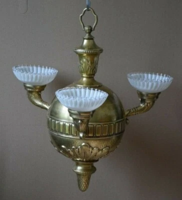  Lustre ancien à 3 lumières en laiton et opalines , fin XIXème siècle - 1900  - Photo 1/4