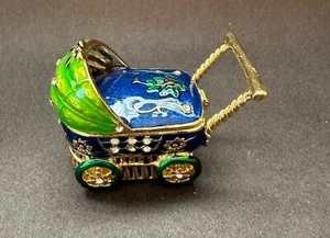 Trinket Box Baby Carriage Stroller Pram Green and Blue Enamel Crystal Hinged Lid - Imagen 1 de 8