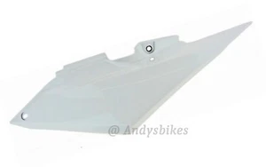 VÉRITABLE YAMAHA WR125R WR125X WR125 R X COUVERCLE PANNEAU LATÉRAL GAUCHE - BLANC - Photo 1/1